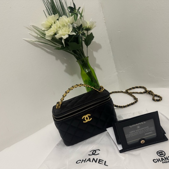 Chanel Black Quilted Bag with Gold Chain - Picture 9 of 15